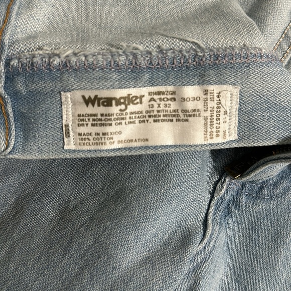 Women’s Wrangler Cowboy Cut Jeans in Color “Bleach” NWT - Picture 6 of 6